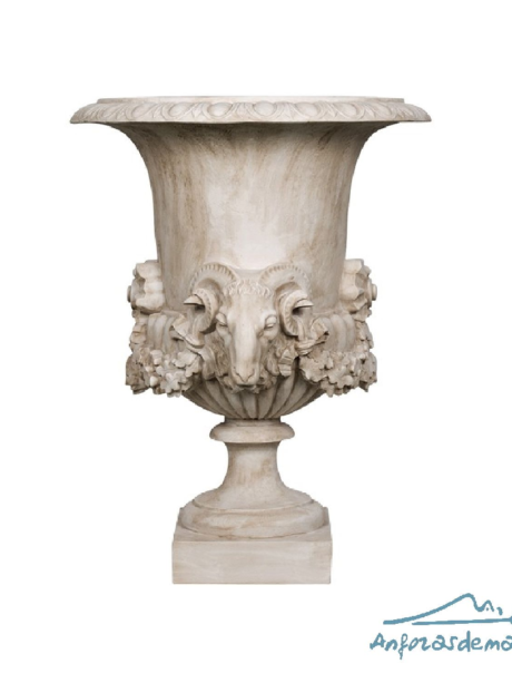 Copa Carnero, en mármol reconstituido, de 66 cm de alto. Elemento decorativo de interior o exterior.