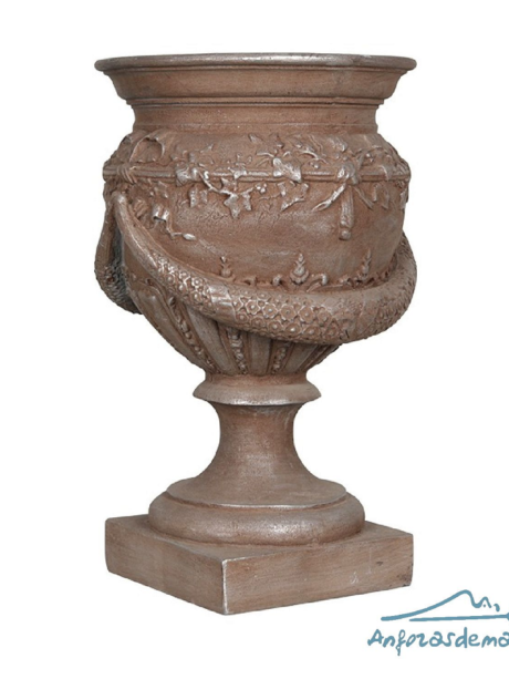 Copa Farol, en mármol reconstituido, de 66 cm de alto. Elemento decorativo de interior o exterior.