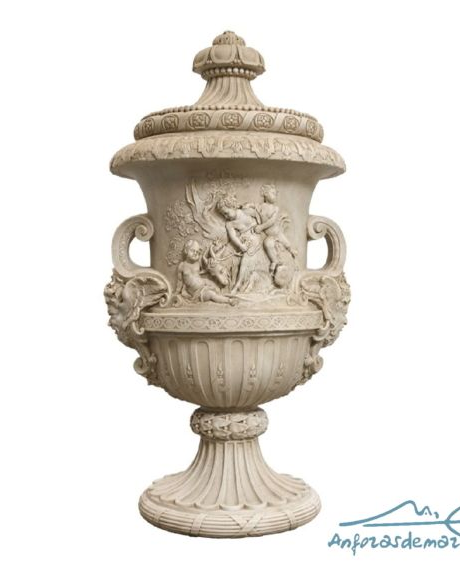 Copa Prado con tapa, en mármol reconstituido, de 170 cm de alto. Elemento decorativo de interior o exterior.
