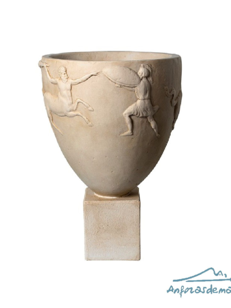Copa Vaso con Centauros, en mármol reconstituido, de 90 cm de alto. Elemento decorativo de interior o exterior.