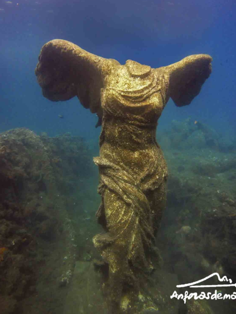 Victoria de Samotracia, de 290 cm de alto, envejecida bajo el mar. Elemento decorativo de interior o exterior.